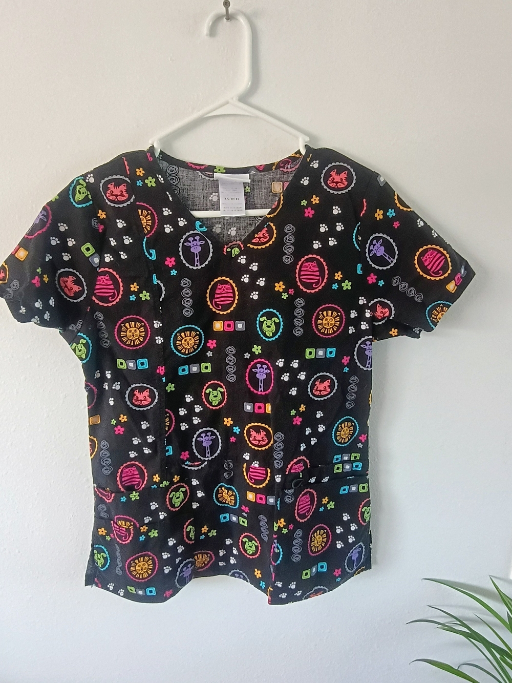 Scrubstar XS Scrub Top Colorful Animal Cat Dog Print Vet Tech Nurse Cotton